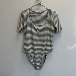 Magnolia Boutique Grey and White Stripe Short Sleeve Bodysuit - Size Large